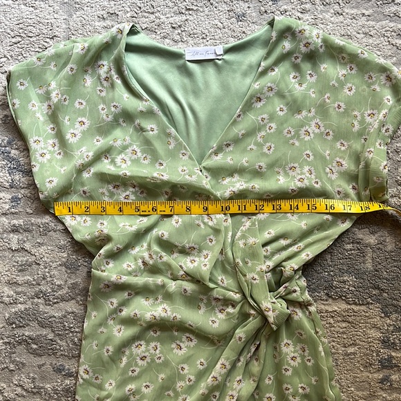 ALL IN FAVOR Light Green Floral Print Wrap Dress Size Small - Picture 6 of 16